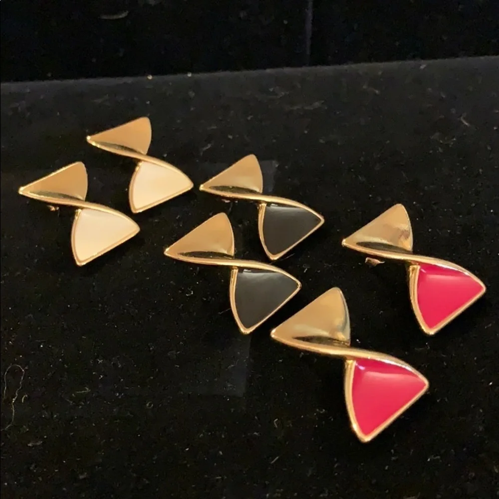 Retro Twist Post Earrings Goldtone